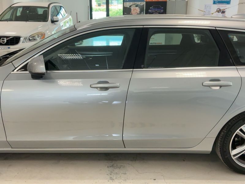 Volvo V90 2.0 D4 Momentum 2017 – снимка 4
