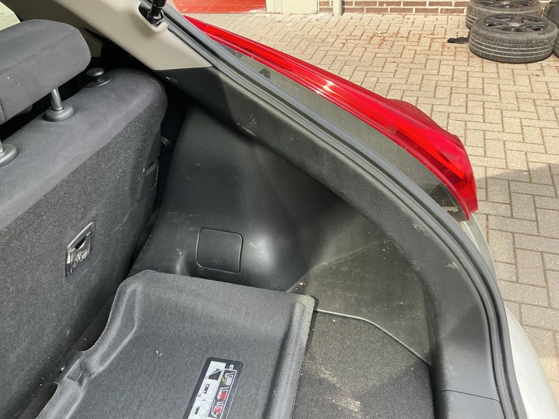 Nissan Juke 1.6 Acenta 2013 – снимка 30