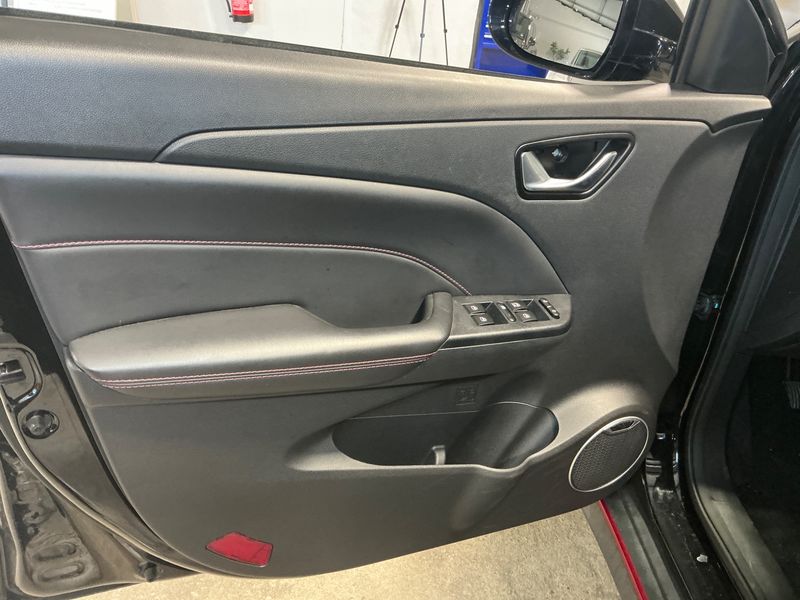 Ssangyong Tivoli 1.5 Black Line 4x2 2023 – снимка 25