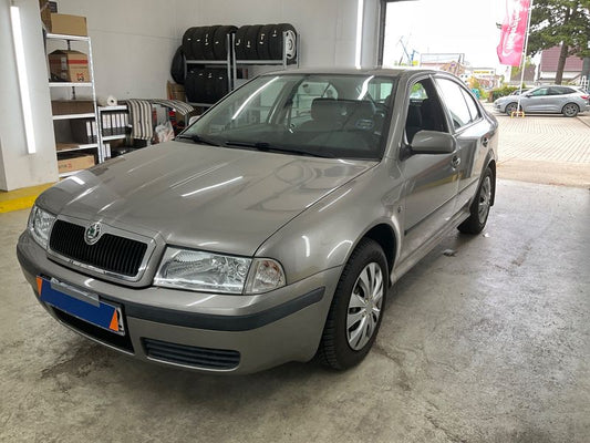Skoda Octavia 1.4 Tour 2010 – снимка 1