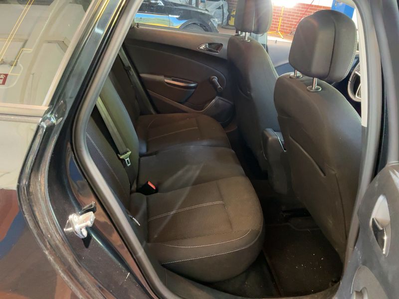 Opel Astra 1.4 Turbo Style 2015 – снимка 20