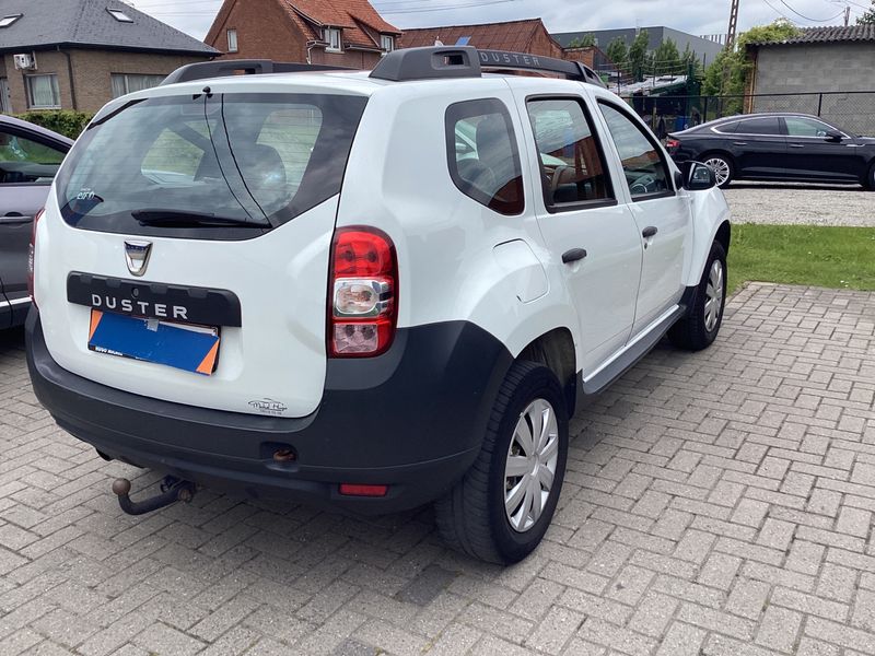 Dacia Duster 1.6 SCe Essentiel 4x2 2016 – снимка 2
