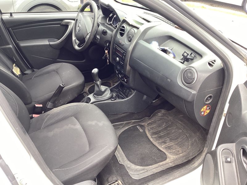 Dacia Duster 1.6 SCe Essentiel 4x2 2016 – снимка 3