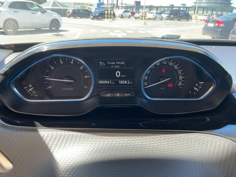 Peugeot 2008 1.2 PureTech Crossway 2018 – снимка 18