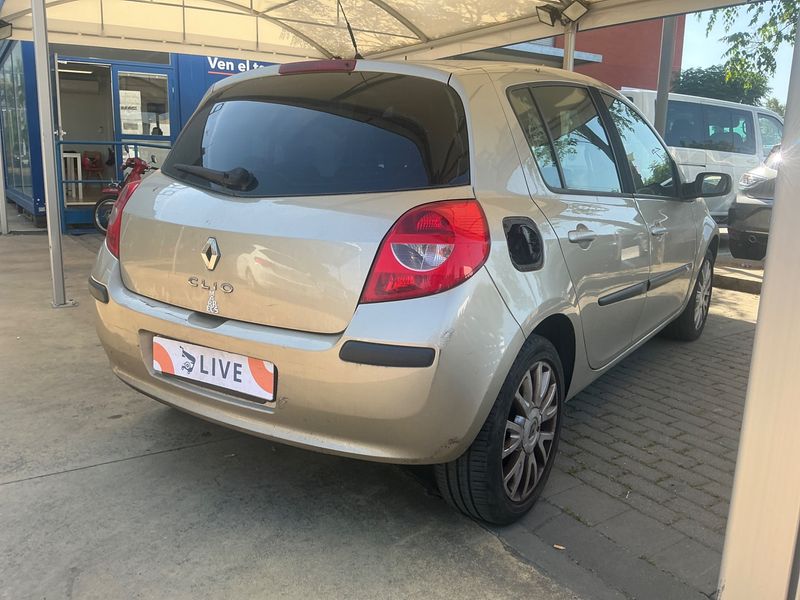 Renault Clio 1.5 dCi Dynamique 2008 – снимка 2