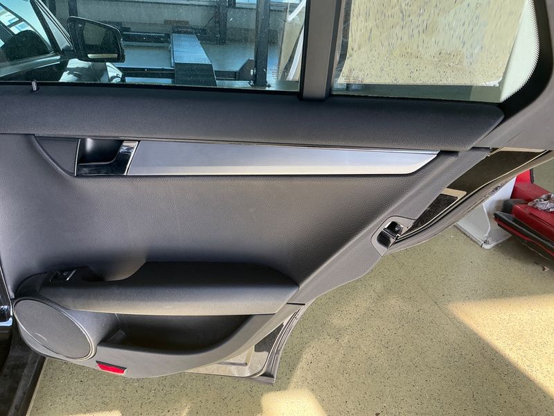 Mercedes-Benz C-Klasse C 220 CDI T BlueEfficiency Avantgarde 2011 – снимка 25