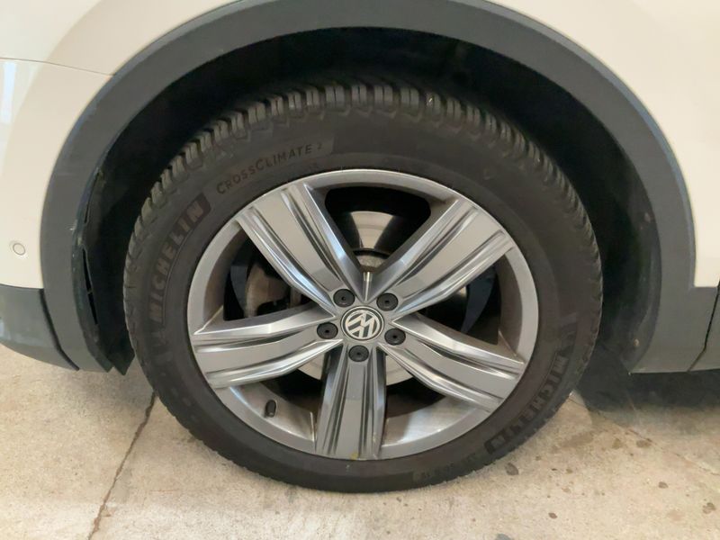 Volkswagen Tiguan 2.0 TDI Carat Exclusive 4Motion BlueMotion Tech 2017 – снимка 3