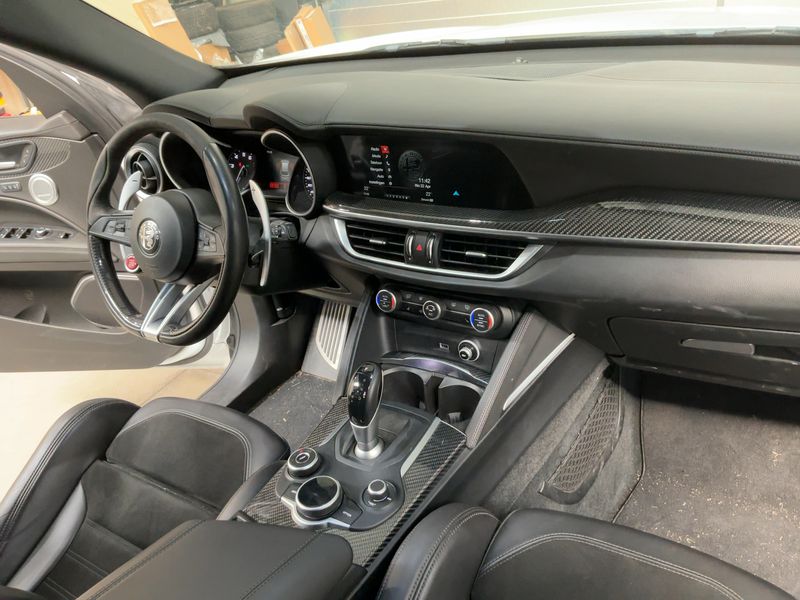Alfa Romeo Stelvio 2.9 V6 Bi-Turbo Quadrifoglio Q4 2019 – снимка 17