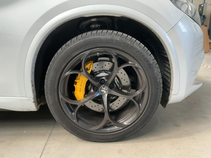 Alfa Romeo Stelvio 2.9 V6 Bi-Turbo Quadrifoglio Q4 2019 – снимка 11