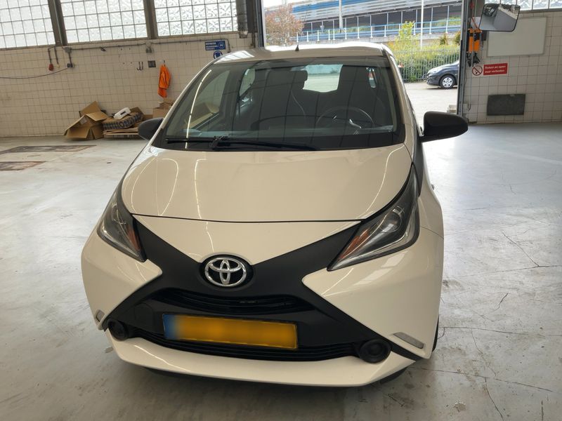 Toyota Aygo 1.0 X 2018 – снимка 14