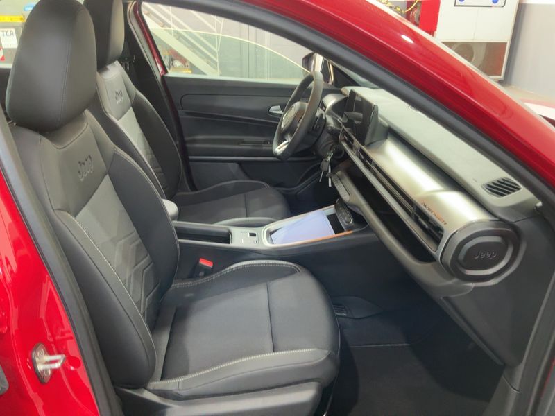 Jeep Avenger 1.2 T3 Mild-Hybrid Altitude 2025 – снимка 16