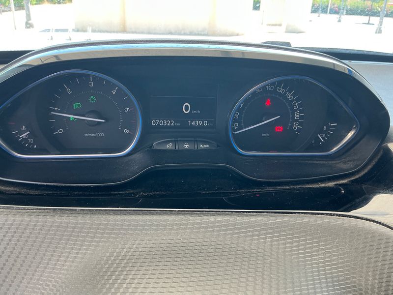 Peugeot 2008 1.6 Blue-HDi Allure 2015 – снимка 18