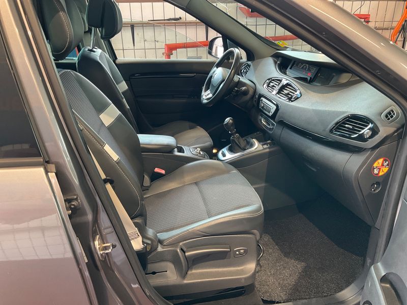 Renault Grand Scenic 1.6 dCi BOSE Edition 2013 – снимка 3