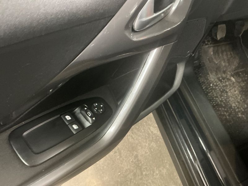 Peugeot 2008 1.2 VTi Active 2016 – снимка 24