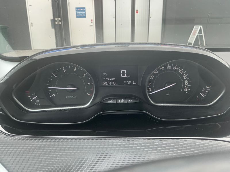 Peugeot 2008 1.2 VTi Active 2016 – снимка 19