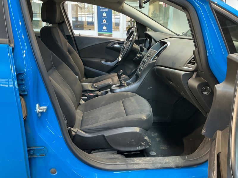 Opel Astra 1.6 CDTI DPF Edition 2015 – снимка 3