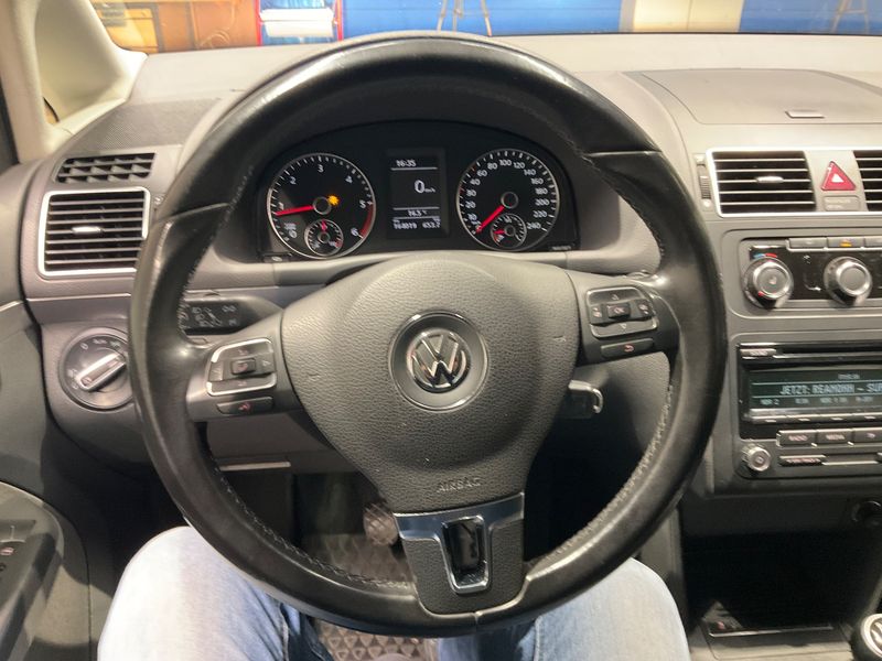 Volkswagen Touran 1.6 TDI Comfortline 2011 – снимка 17