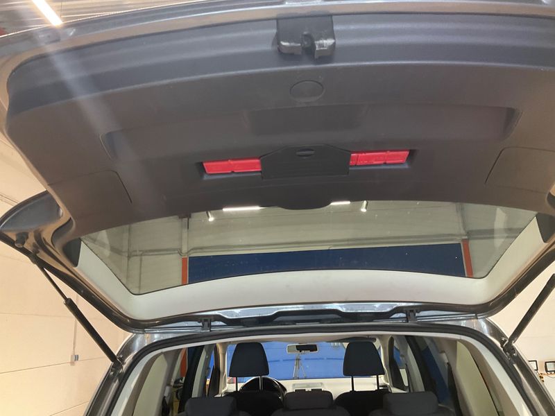 Volkswagen Touran 1.6 TDI Comfortline 2011 – снимка 31