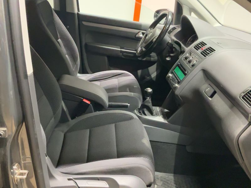 Volkswagen Touran 1.6 TDI Comfortline 2011 – снимка 16