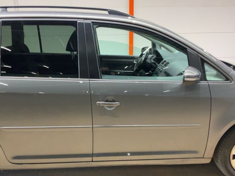 Volkswagen Touran 1.6 TDI Comfortline 2011 – снимка 10