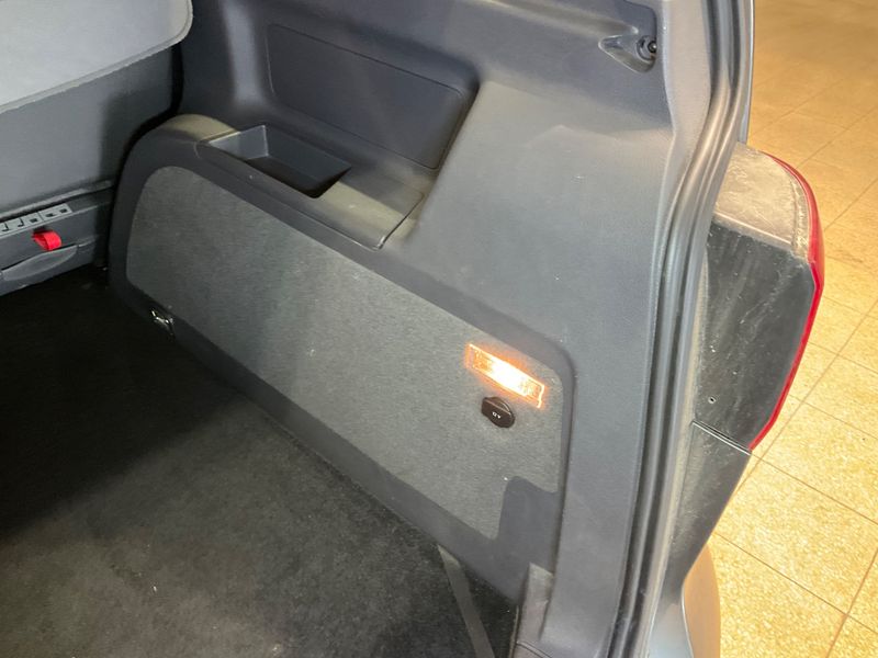Volkswagen Touran 1.6 TDI Comfortline 2011 – снимка 32