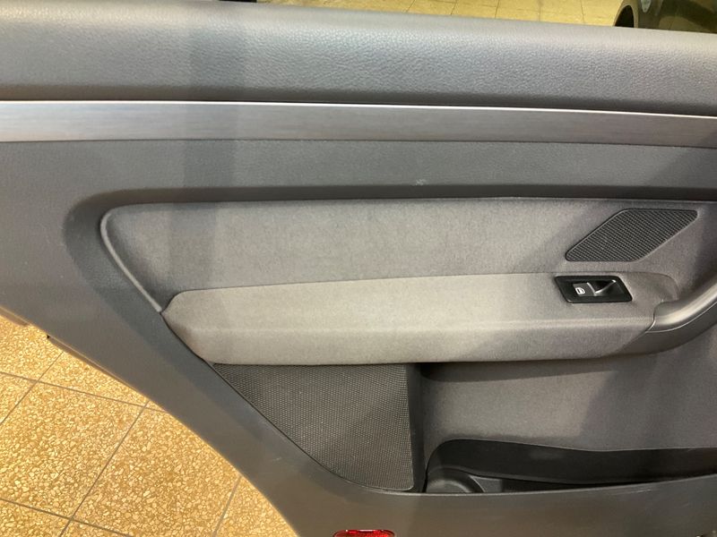 Volkswagen Touran 1.6 TDI Comfortline 2011 – снимка 34