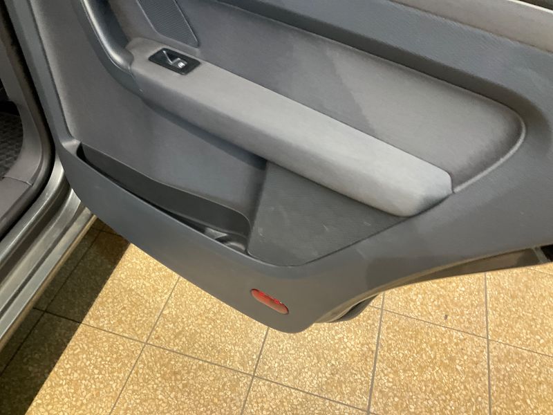 Volkswagen Touran 1.6 TDI Comfortline 2011 – снимка 33
