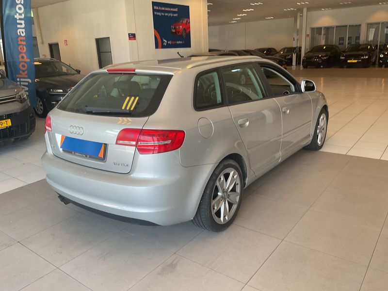 Audi A3 Sportback 1.9 TDI Ambition 2009 – снимка 2