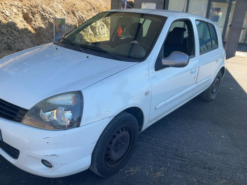 Renault Clio 1.2 Authentique 2012 – снимка 2