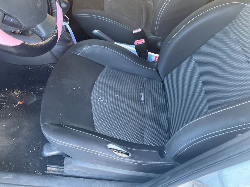 Renault Clio 1.2 Authentique 2012 – снимка 23