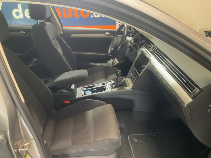 Volkswagen Passat 2.0 TDI Comfortline BlueMotion Tech 2019 – снимка 17