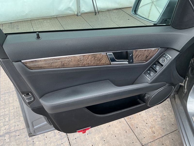 Mercedes-Benz C-Klasse C 350 CDI T BlueEfficiency Avantgarde 2011 – снимка 25