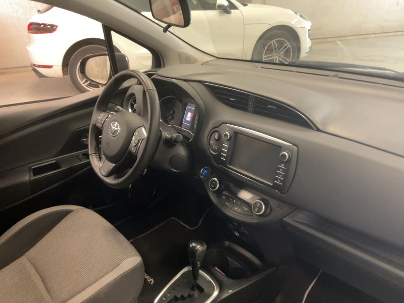 Toyota Yaris 1.5 Hybrid 20ème anniversaire 2020 – снимка 17