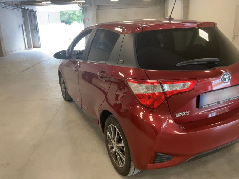 Toyota Yaris 1.5 Hybrid 20ème anniversaire 2020 – снимка 6