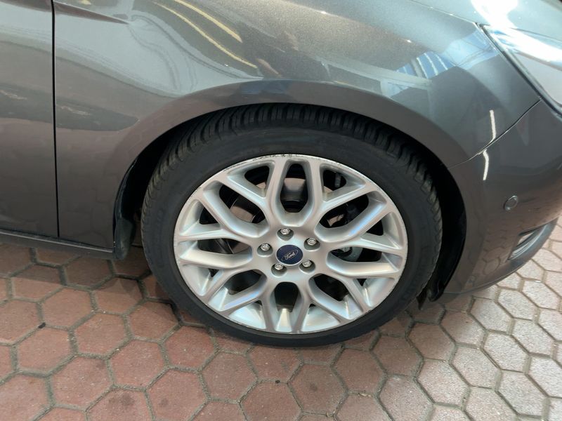Ford Focus 1.5 EcoBoost Titanium 2015 – снимка 11