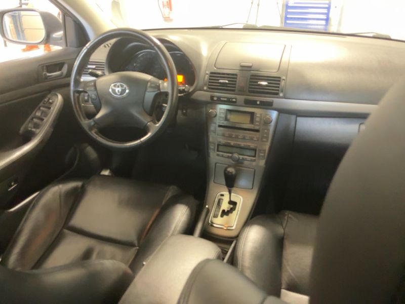 Toyota Avensis 2.0 Executive 2006 – снимка 18