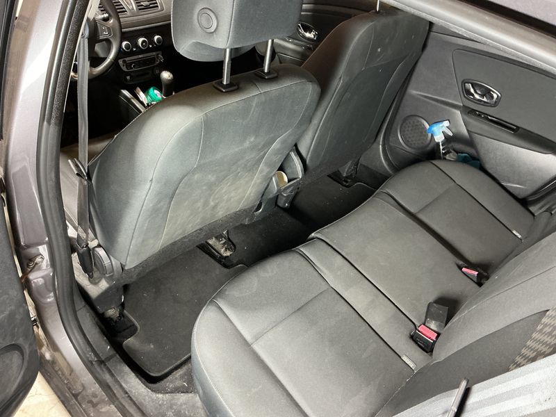 Renault Megane 1.5 dCi Expression 2013 – снимка 28