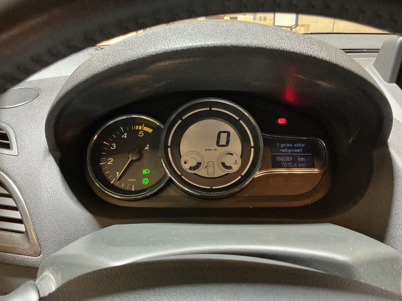 Renault Megane 1.5 dCi Expression 2013 – снимка 18