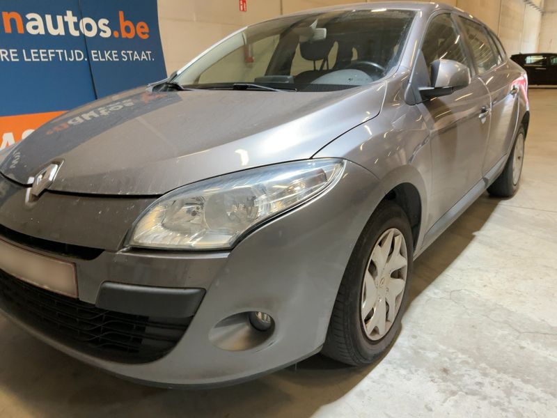 Renault Megane 1.5 dCi Expression 2013 – снимка 2