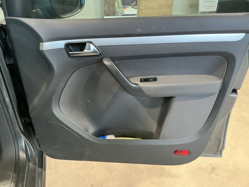 Volkswagen Touran 1.2 TSI Comfortline BlueMotion Tech 2012 – снимка 33