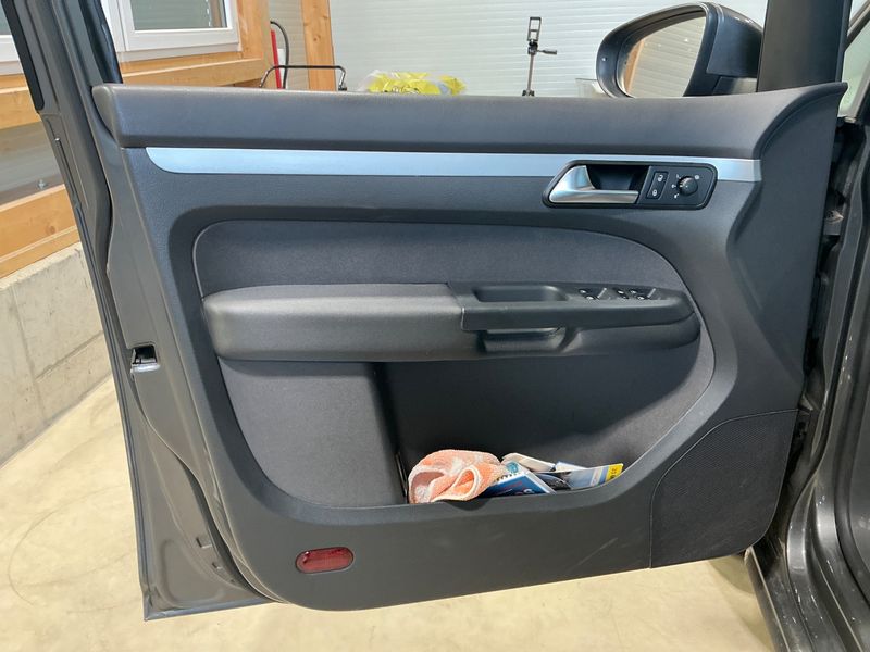 Volkswagen Touran 1.2 TSI Comfortline BlueMotion Tech 2012 – снимка 32