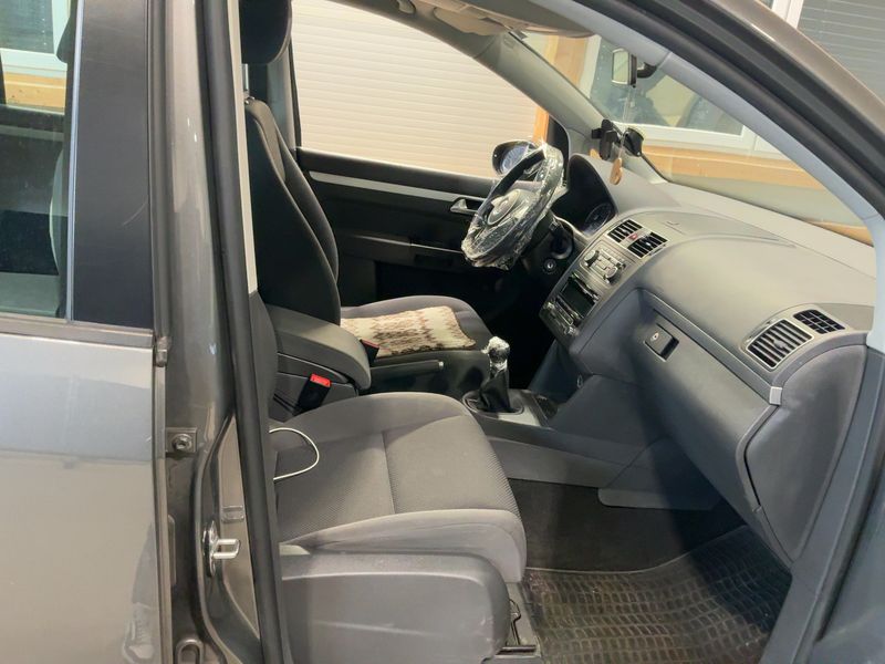 Volkswagen Touran 1.2 TSI Comfortline BlueMotion Tech 2012 – снимка 16