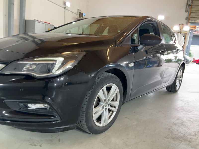 Opel Astra 1.6 CDTI DPF Edition Start/Stop 2017 – снимка 2