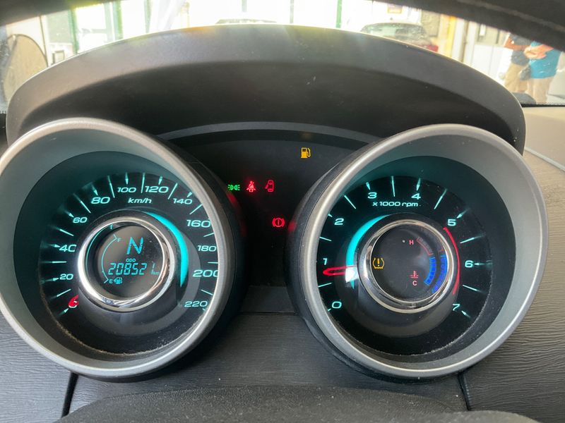 Mahindra XUV 500 2.2 W6 FWD 2018 – снимка 4