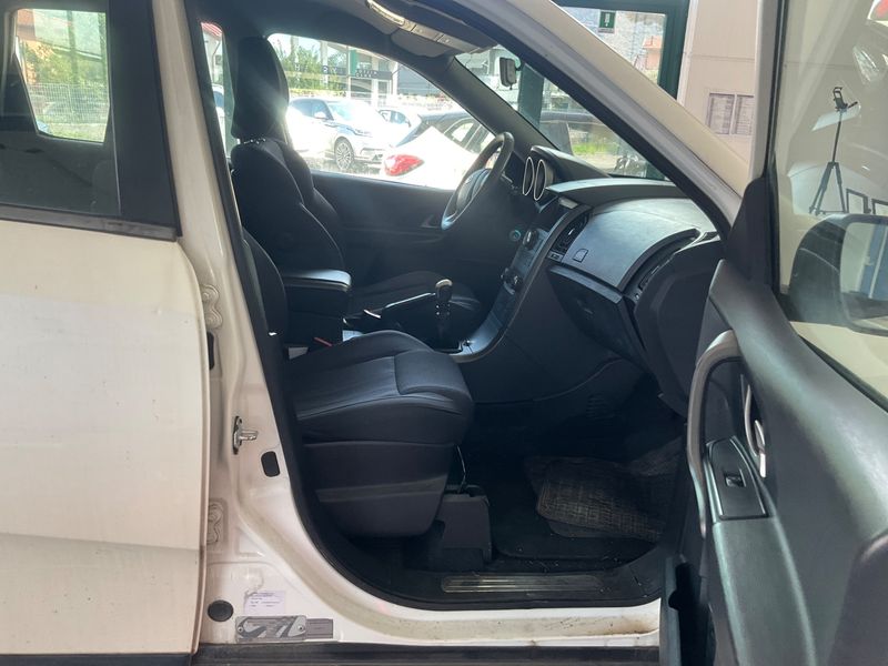 Mahindra XUV 500 2.2 W6 FWD 2018 – снимка 3
