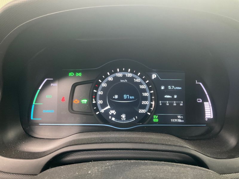Hyundai IONIQ 1.6 Hybrid Creative 2018 – снимка 18