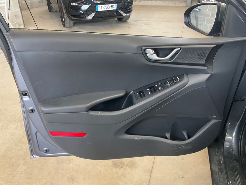 Hyundai IONIQ 1.6 Hybrid Creative 2018 – снимка 24
