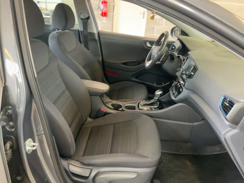 Hyundai IONIQ 1.6 Hybrid Creative 2018 – снимка 16