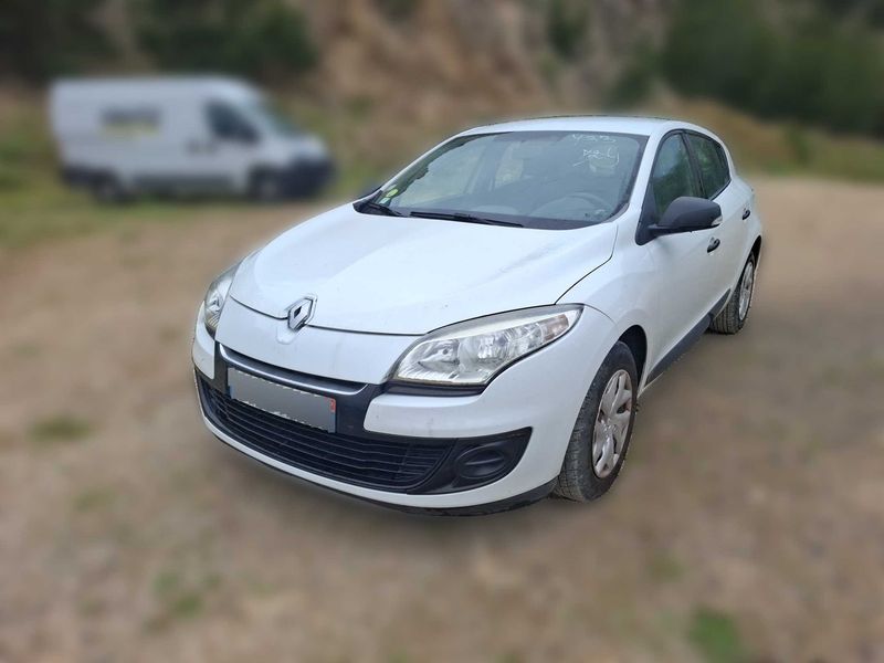 Renault Megane 1.5 dCi Authentique 2013 – снимка 2