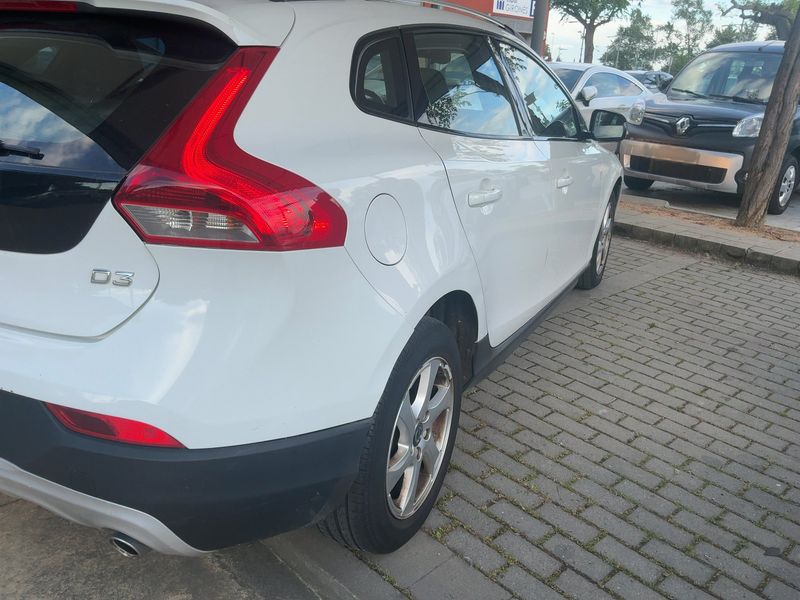 Volvo V40 Cross Country 2.0 D3 Momentum 2015 – снимка 8